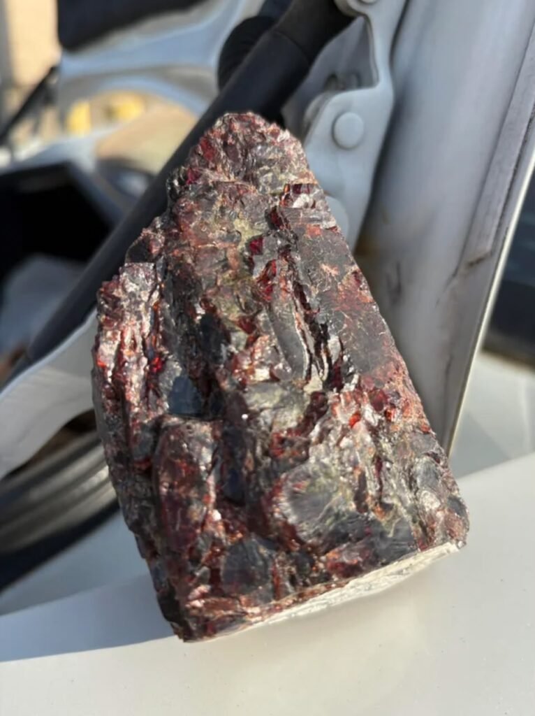 Rhodolite Garet Crystal 2.10 ct, 8.0 x 6.0 x 4.0 mm